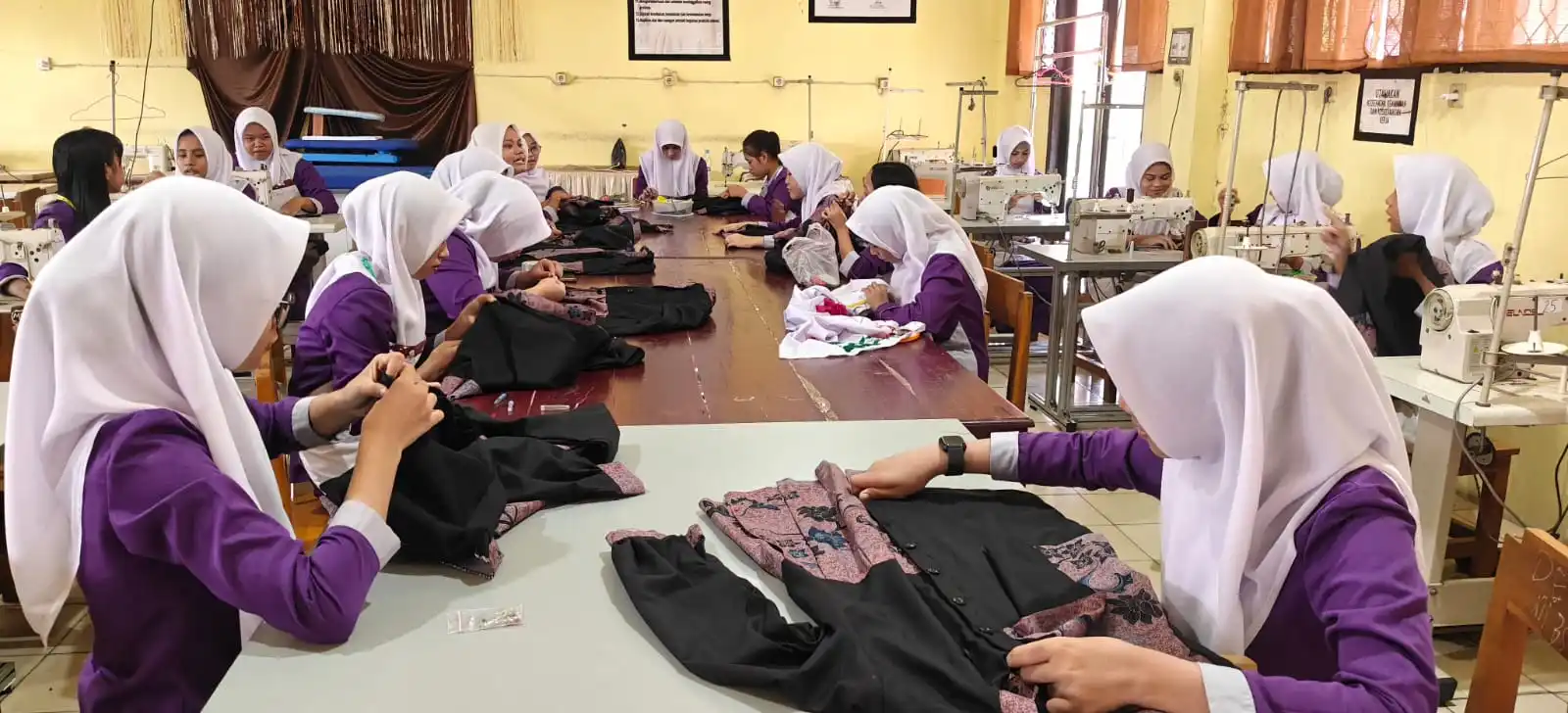Praktek Menjahit