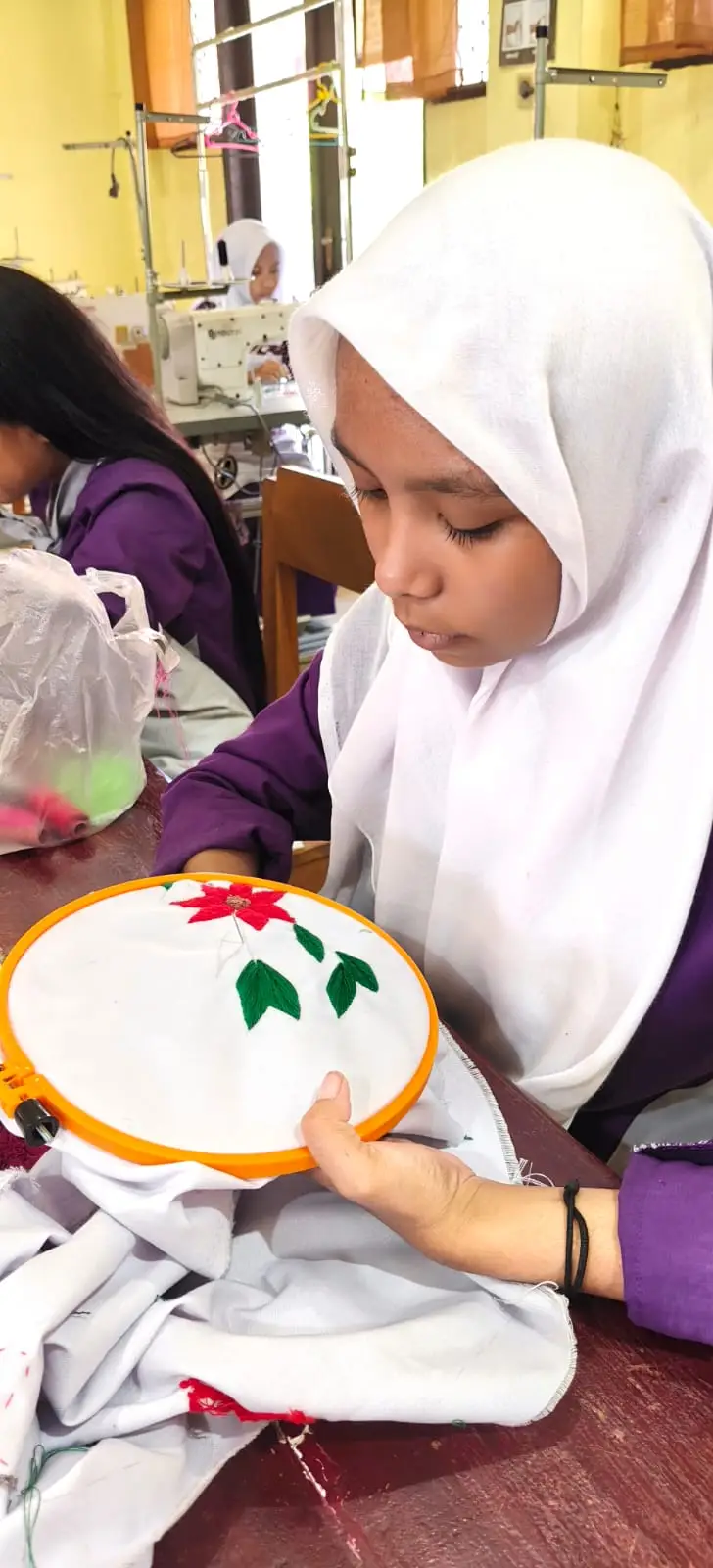Praktik Menjahit 